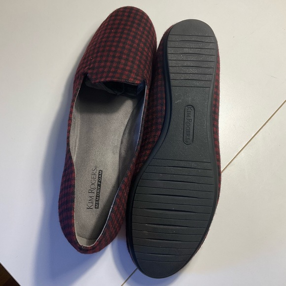 Perfect for cooler weather! Ladies black & red Check flats! 9.5 - Picture 3 of 5